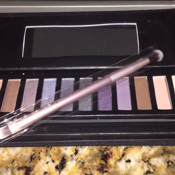 Eye shadow kit 12 shades NWT nude - Picture 2 of 4